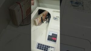 COUNTING OF CASH WITH NEW TECHNOLOGY #india #fyp #stanley #imrankhan #Russia #falastine